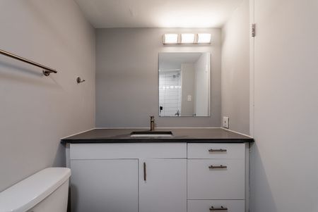 5765 Cote-St-Luc Rd. - Photo 2