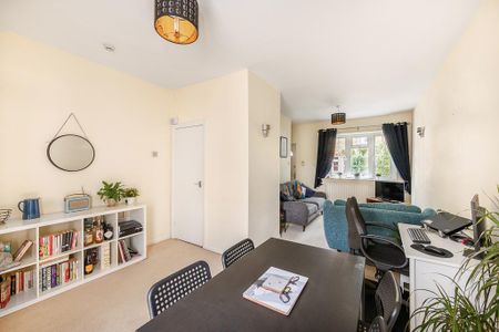 2 bedroom end of terrace house to rent - Photo 2