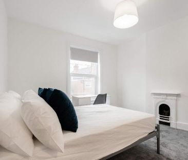 3 bedroom terraced house to rent - Photo 5