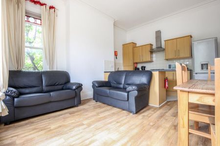 3 bed apartment to rent in Grosvenor Place, Jesmond, NE2 - Photo 2