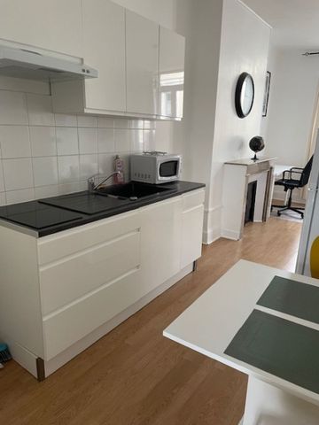 TYPE 2MEUBLE EN CENTRE VILLE - Photo 2