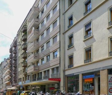 Bel appartement de 2,5 pièces au 8ème étage. - Photo 1