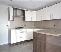 3 bedroom character property to rent - Photo 3