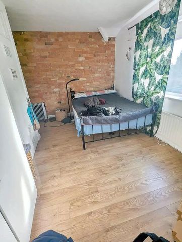 2 bedroom semi-detached house to rent - Photo 2