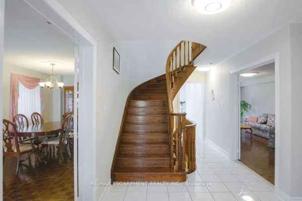 Detached Home For Lease | W9251835 - Photo 1