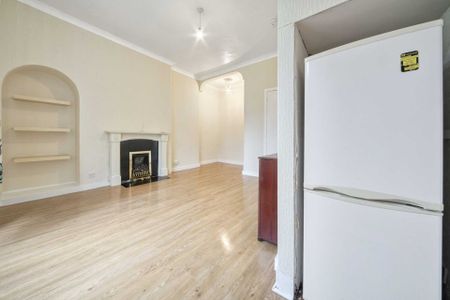 Price £650 pcm - Available Now - Unfurnished - Photo 2