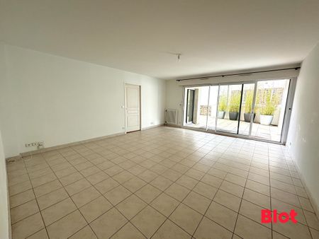 Location Appartement 4 pièces 98m² RENNES 35000 - Photo 2
