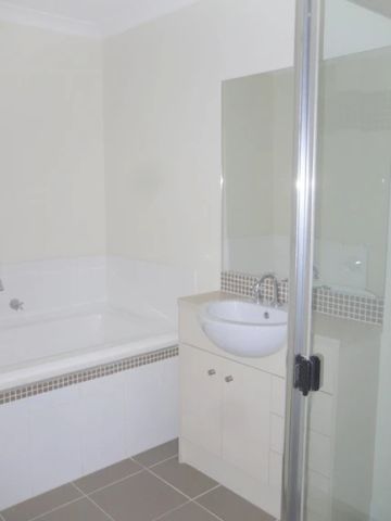 Being renovated - Fresh paint and new carpet! - Photo 3