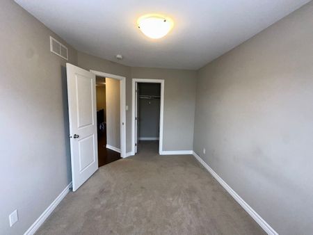 For Lease - 130 Eric Maloney Way, Blossom Park - Airport and Area, Ontario - Photo 4