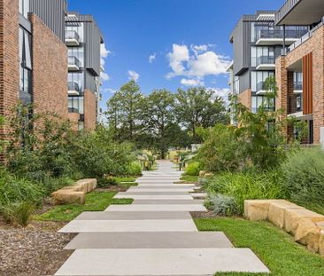 Luxurious Top-Level Corner Positioned 2-Bedroom Apartment with High-End Inclusions! - Photo 6