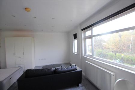 Studio to rent - Photo 4