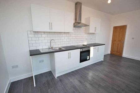 Railway Road, Leigh, WN7 - Photo 5