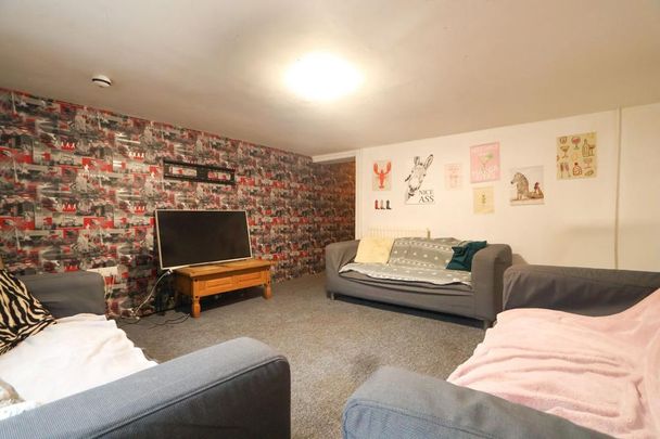 6 bedroom terraced house to rent - Photo 1