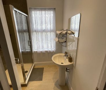 Studio Flat, Whitehorse Road, CR0 - Photo 3