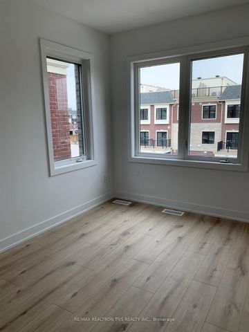 For Lease - 12 Baker Hill Boulevard, Whitchurch-Stouffville, Ontario - Photo 5