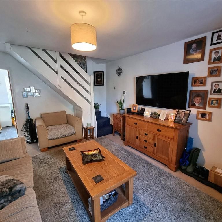 2 bedroom terraced house to rent - Photo 1