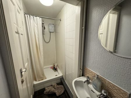 Clarence Street, Haxby Road - P10836 - Photo 3