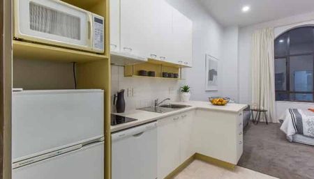 Stylish Furnished Studio in Prime Location - Photo 3