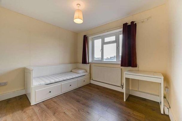 Queens Caroline Street, Hammersmith, W6 - Photo 1