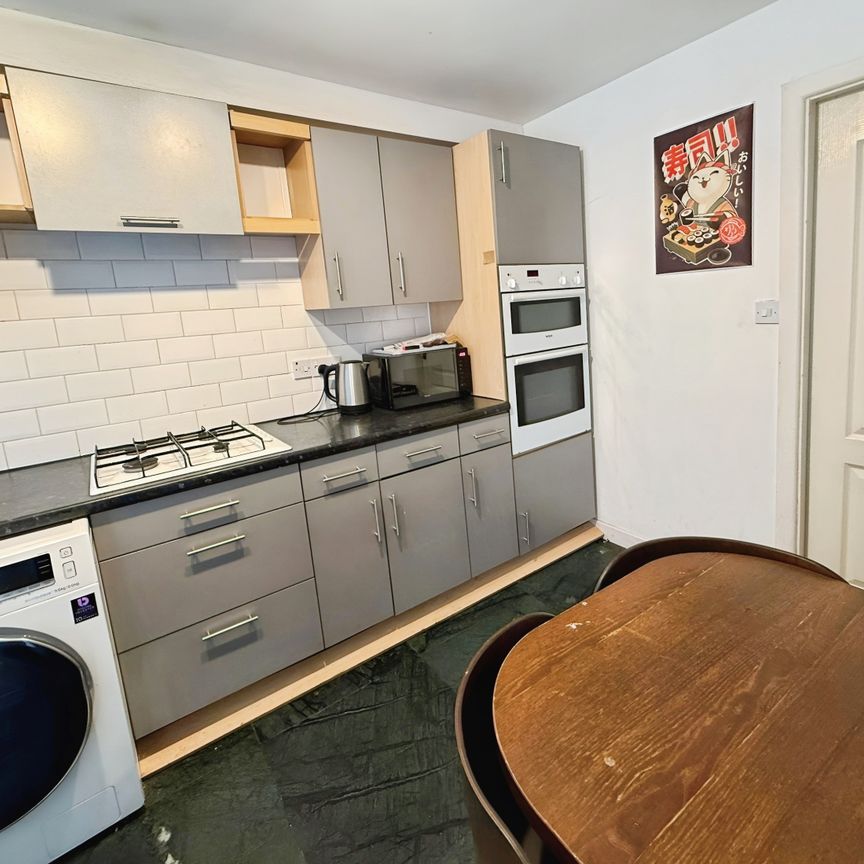 1 bedroom room to rent Room 1, Albert Road, Beeston, NG9 - Photo 1