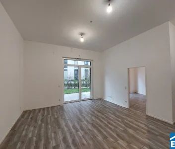 Großzügige Erdgeschosswohnung mit Garten! - Photo 1
