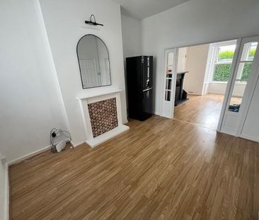 3 bedroom end of terrace house to rent - Photo 2