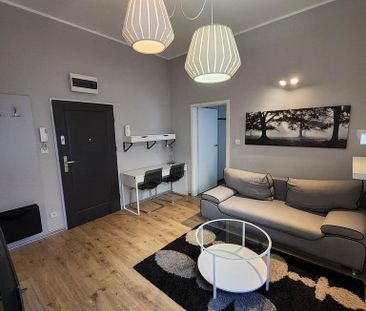 Komfortowe 2 pokoje w centrum z windą i piwnicą. - Photo 4