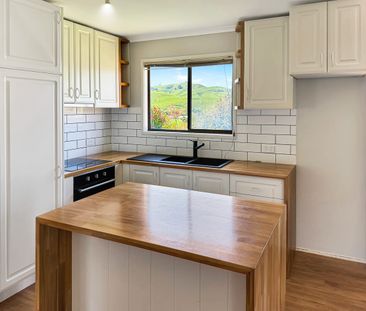 Charming Home - Photo 4