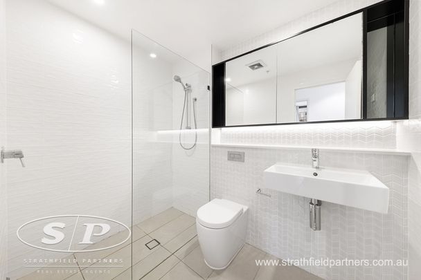 Luxurious Fully Furnished 2 Bedroom Apartment - Photo 1