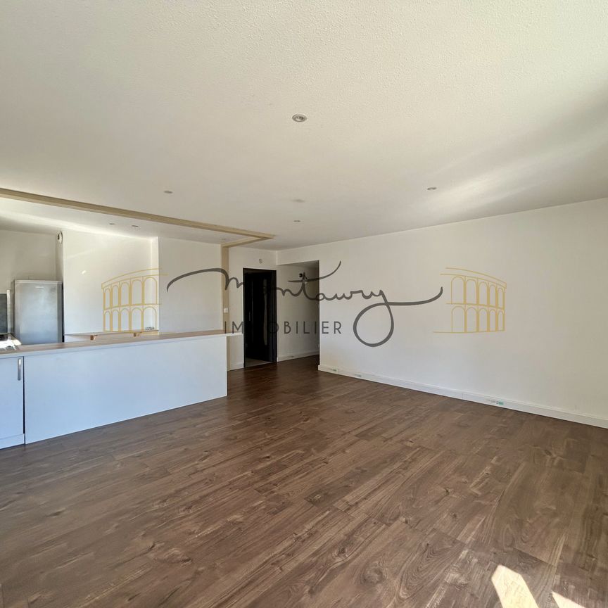 COUP DE COEUR : P3 AVEC TERRASSE ET PARKING EN DERNIER ETAGE - Photo 1