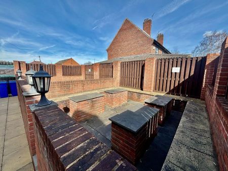 2 bedroom Flat To Let - Photo 4