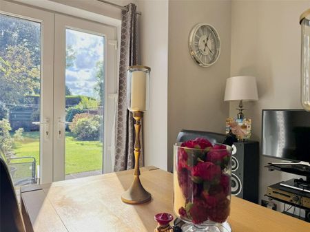 3 bedroom semi-detached house to rent - Photo 2