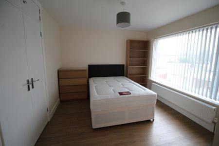 4 Bed Student Accommodation - Photo 5