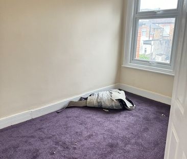 4 Bed Terraced House, Britannia Road, IG1 - Photo 2