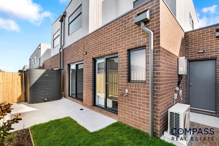 38 Cinnamon Drive, Cranbourne East VIC 3977 - Townhouse For Rent | Domain - Photo 5