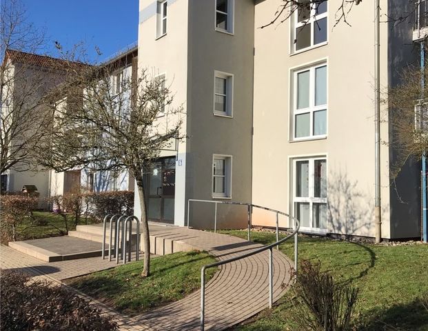 WBS erforderlich - Kleine Dachgeschosswohnung zum Wohlfühlen - Photo 1