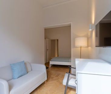 Piazza de Pitti, Florence, Tuscany 50125 - Photo 6