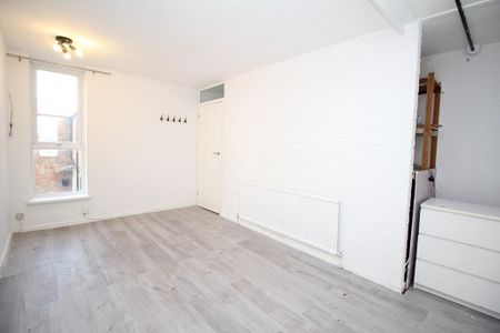 3 bedroom terraced house to rent - Photo 3