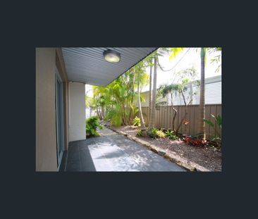 GROUND FLOOR GARDEN APARTMENT - Photo 5