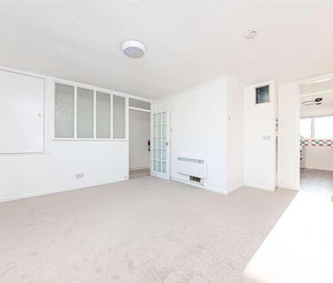 Medina Close, Woosehill, Wokingham, RG41 - Photo 1