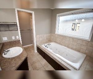 5 Bed 3.5 Bath Family Home Foxboro Sherwood Park - Photo 1