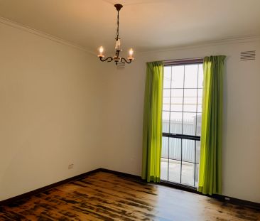 3 Bed, 1 Bath - Photo 2