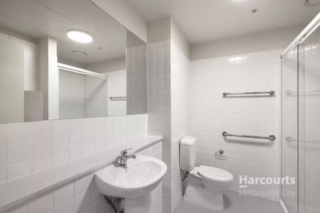 Unfurnished/Utilities Included - Prime Central Location ! - Photo 4
