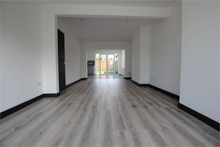 North Road, kent, London - Photo 2