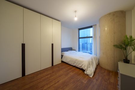 Two-bedroom apartment in the prestigious West Tower, Liverpool - Photo 5