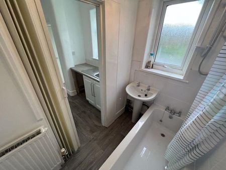 3 bedroom terraced house to rent - Photo 3