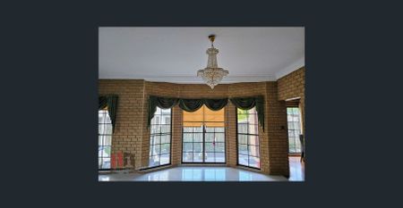 Room Available So Close To Garden City Shopping Centre! - Photo 2