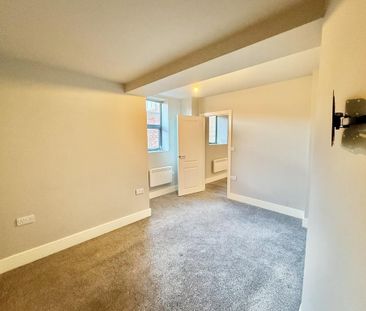 2 bedroom mews to rent - Photo 3