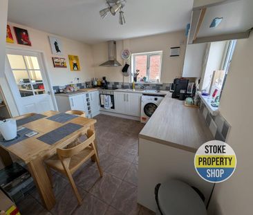 3 bedroom semi-detached house to rent - Photo 5