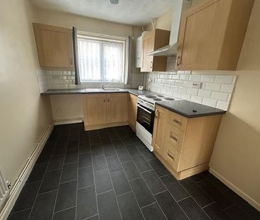 2 bedroom end of terrace house to rent - Photo 3